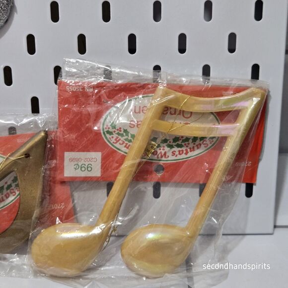 Lot Of 4 Vintage Christmas Ornaments Musical and Swan Plastic - Picture 5 of 7